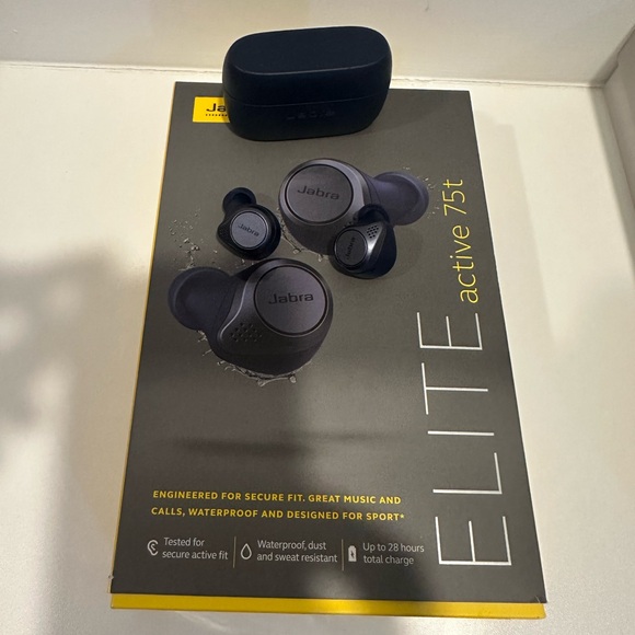 Jabra elite 7t active  Wireless Earbuds with Charging Case - Picture 1 of 4